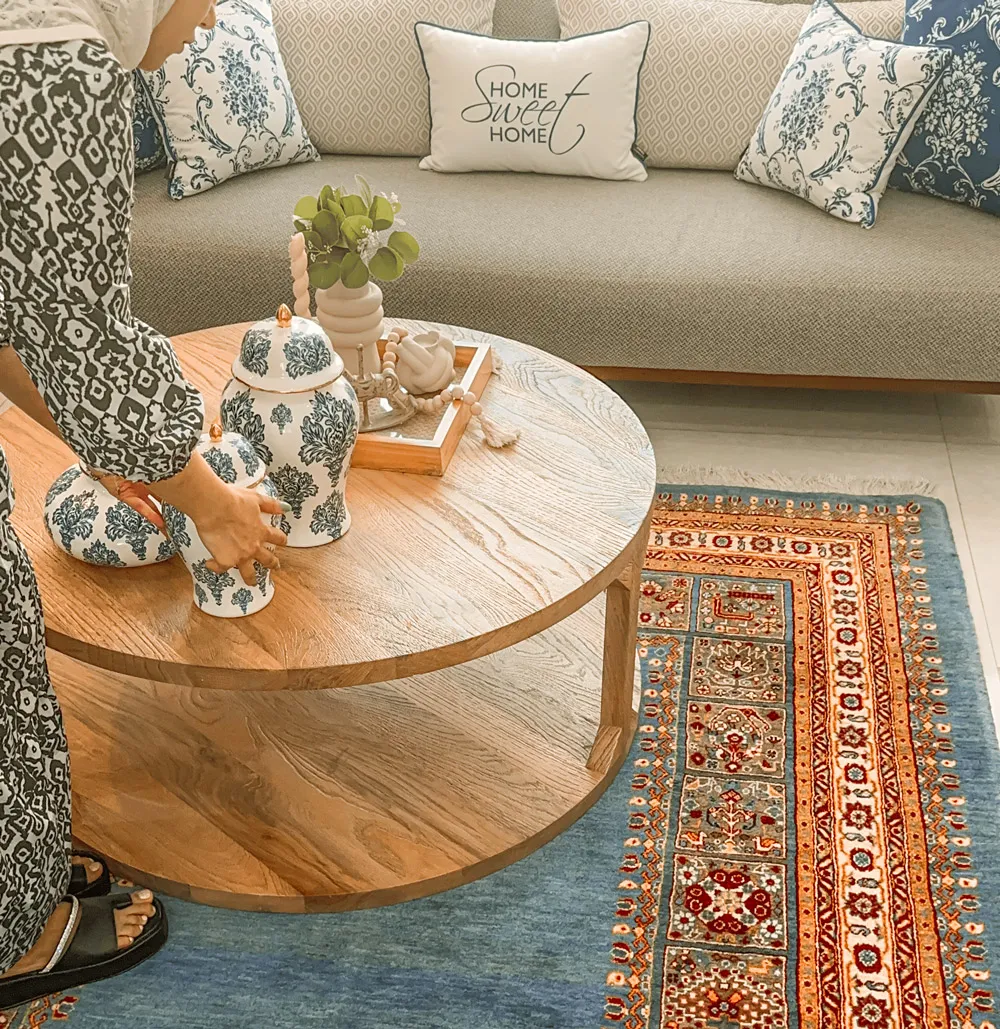 دیزاین خانه با فرش آبی روشن دستباف رحیمی کارپت